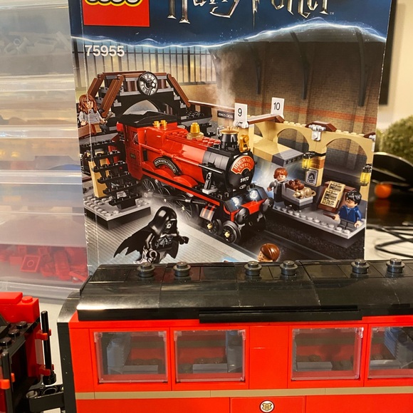 LEGO Set 75955 Harry Potter Red Hogwarts Express Set - Picture 3 of 10